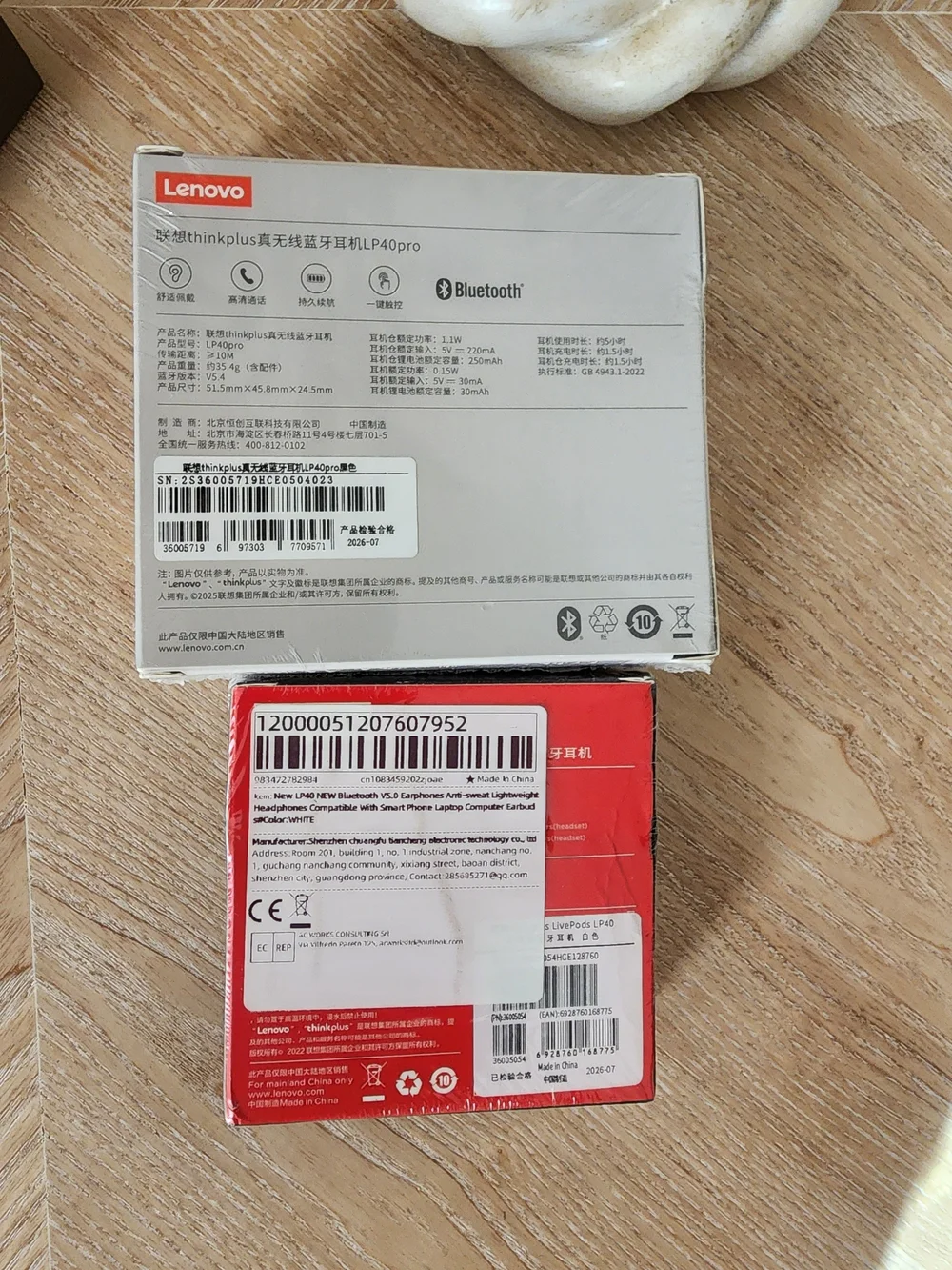 1 Lenovo thinkplus LP40pro & 1 LivePods LP40 - Black and White